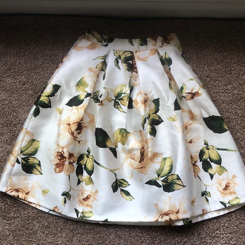 Forever 21 Floral A-Line Skirt in White and Green
